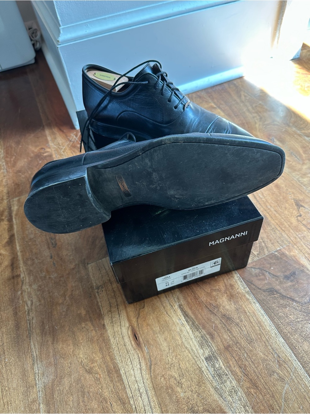 Magnanni Black Leather Cap-Toe Oxford Dress Shoes - Picture 2 of 7